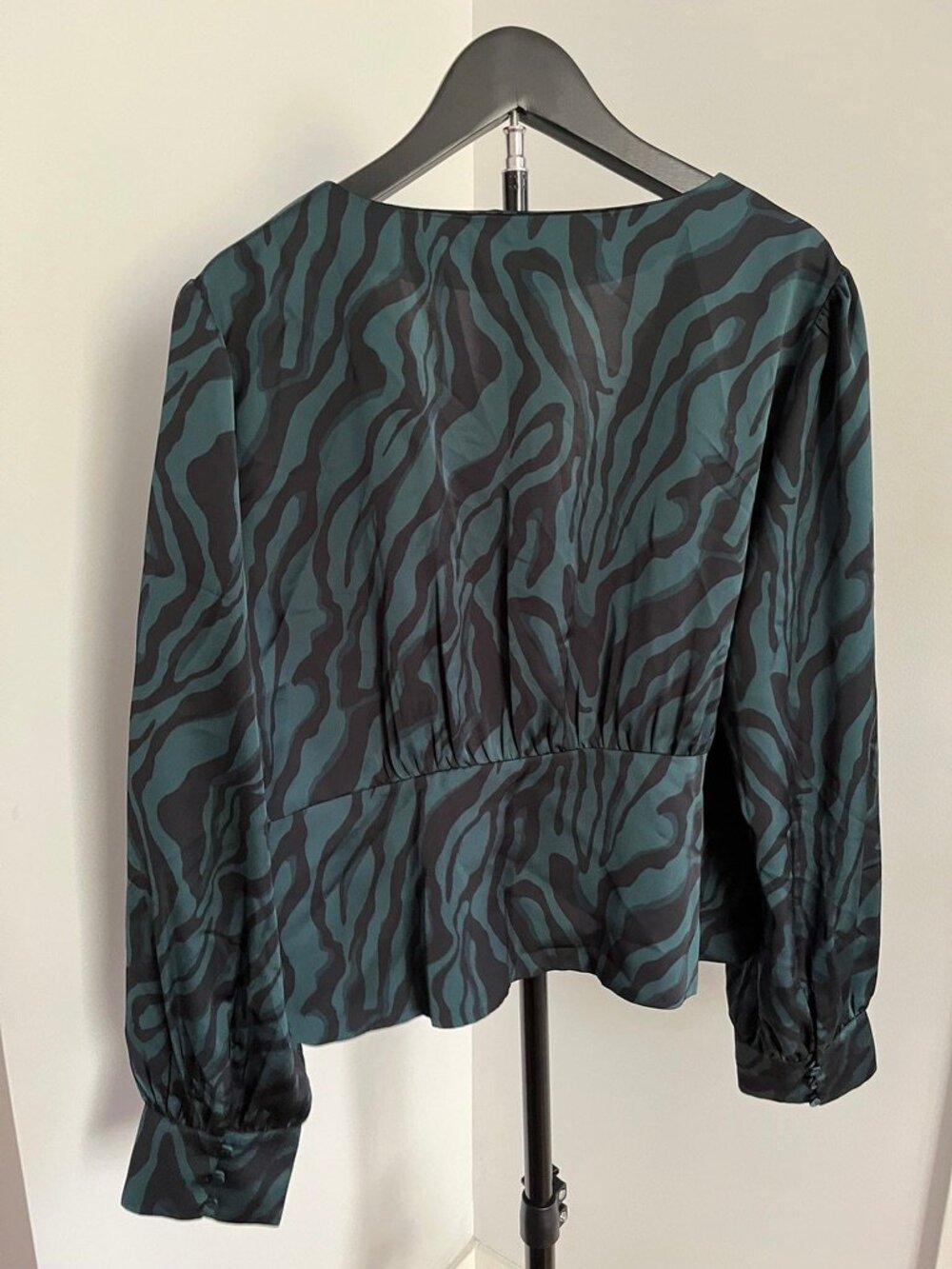 Emerald green romantic v-neck blouse - J.Crew Size 14 - Picture 3 of 8